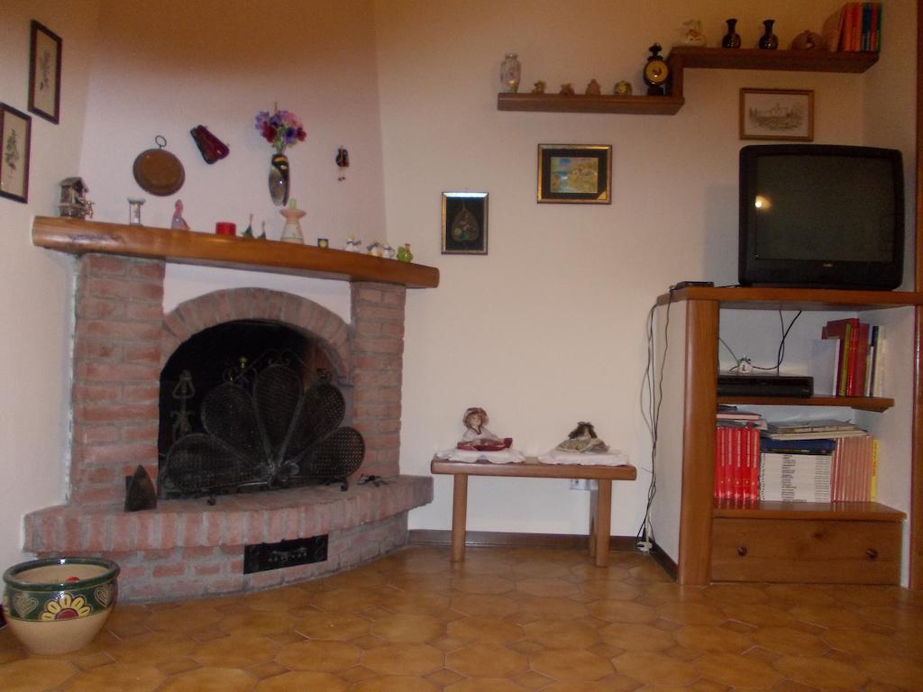 Ferienwohnung Casa Ricciardi Chianni Exterior foto
